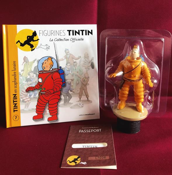 Tintin (figurines Moulinsart) # 7 - Tintin scaphandre lunaire - en boîte avec livret + passeport